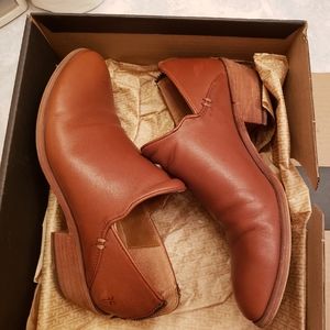 Frye Carson Shootie with Box